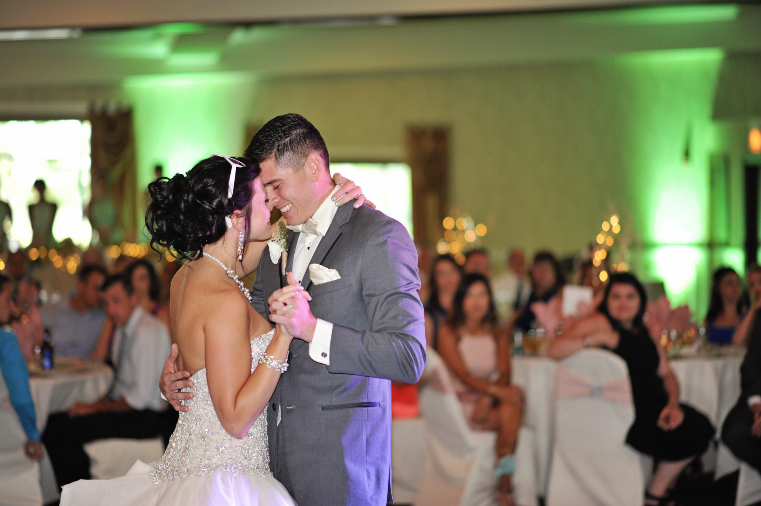 Chicago Wedding Couple first Dance