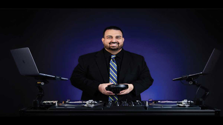 Wedding DJ using dual laptops for backup redundancy