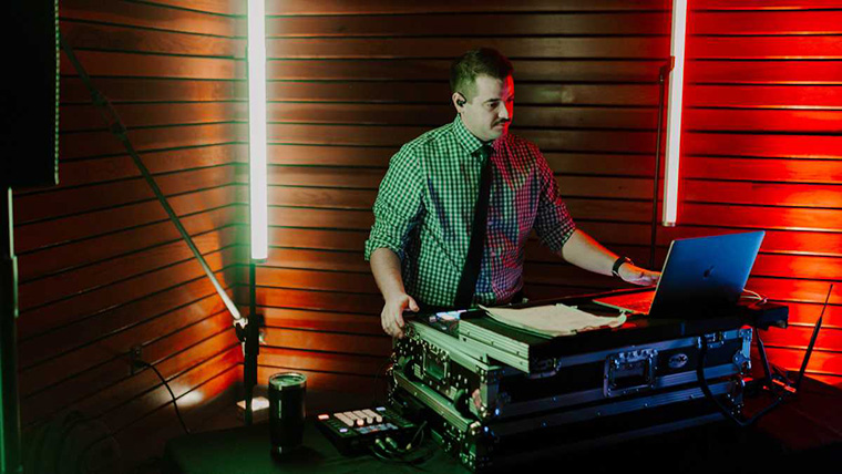 Wedding DJ reading the crowd and mixing music live